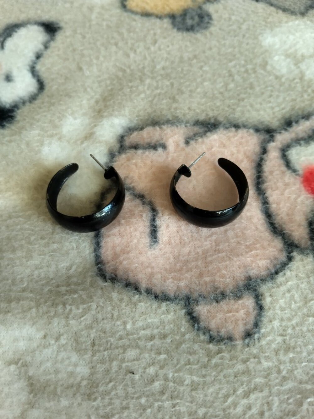 BLACK HALF HOOP EARRINGS